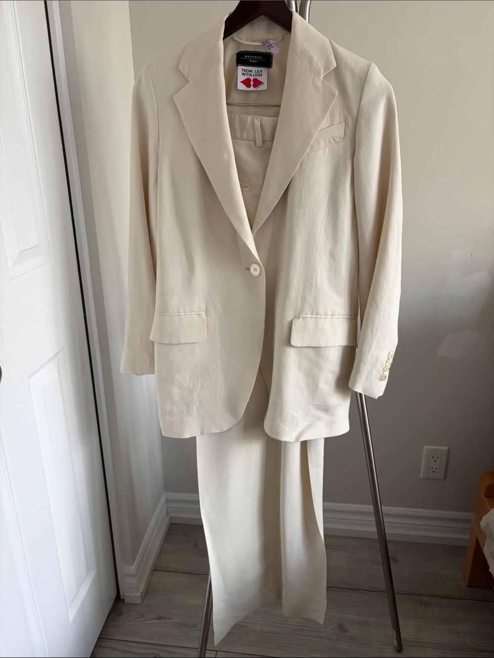Gorgeous Weekend MaxMara Lily Aldridge Two-Piece Suit Blazer & Trousers